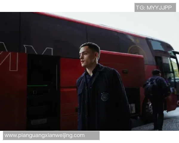 德国足球明星的女友们：她们的魅力与生活背后的故事