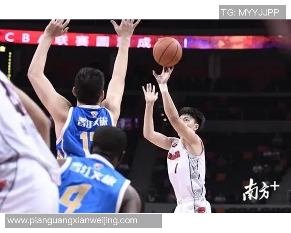 深圳篮球队快攻策略分析及其在比赛中的成效与不足之处探讨 深圳篮球队快攻策略分析及其在比赛中的成效与不足之处探讨